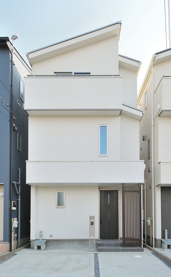 トーヨー冨士工 【1000万円台/23.8坪/狭小地/3階建て】狭小地を活かした落ち着きのある3階建ての家の建築実例画像9