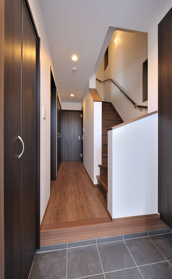 トーヨー冨士工 【1000万円台/23.8坪/狭小地/3階建て】狭小地を活かした落ち着きのある3階建ての家の建築実例画像11