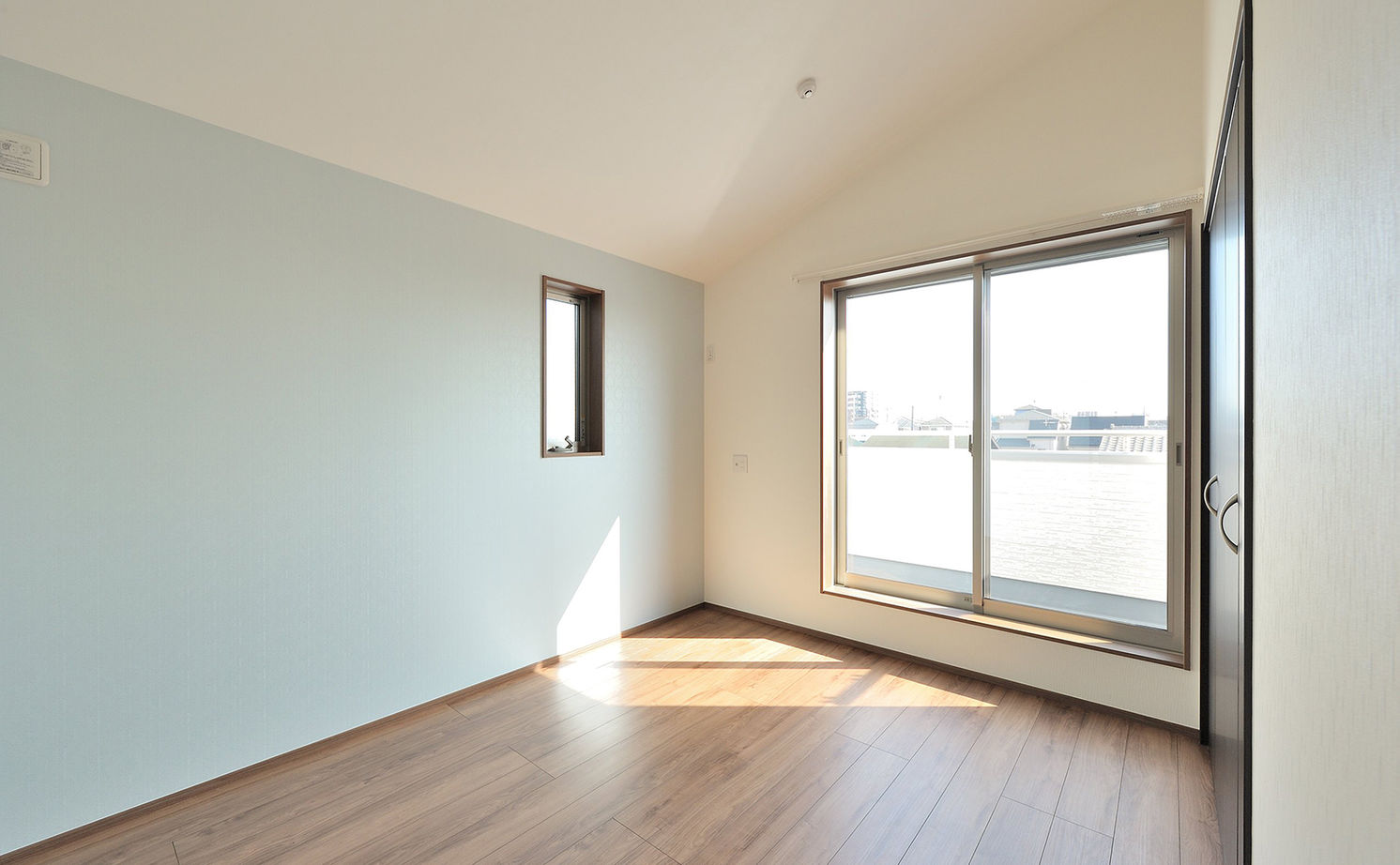 トーヨー冨士工 【1000万円台/23.8坪/狭小地/3階建て】狭小地を活かした落ち着きのある3階建ての家の建築実例画像15