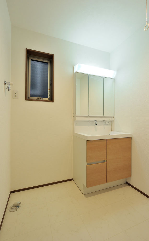 トーヨー冨士工 【1000万円台/23.8坪/狭小地/3階建て】狭小地を活かした落ち着きのある3階建ての家の建築実例画像16