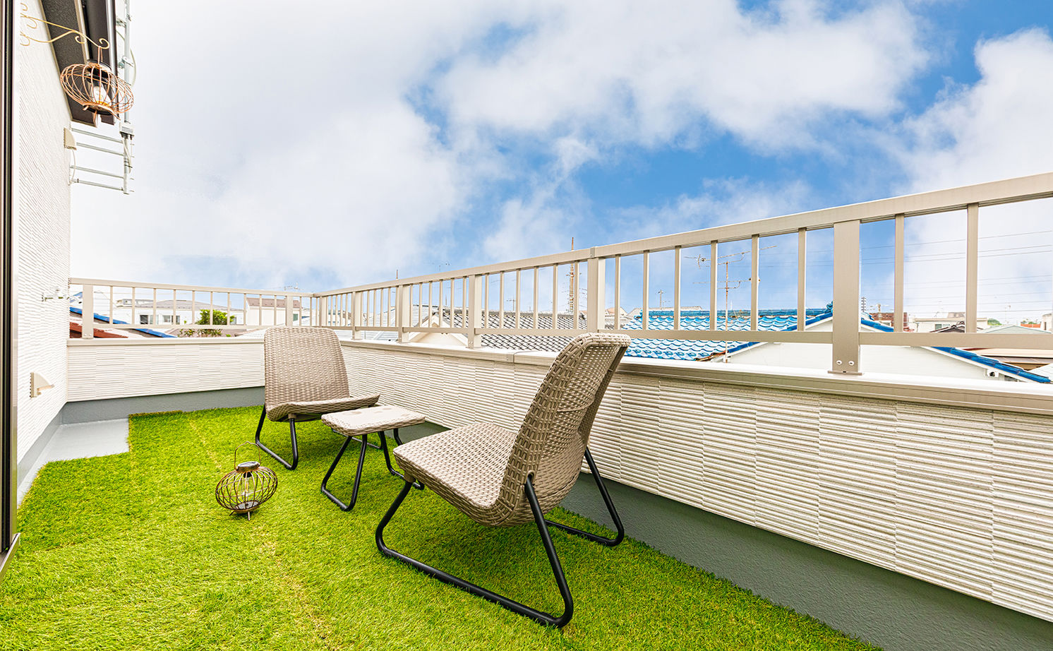 トーヨー冨士工 【2000万円台/30.5坪/3階建て/吹き抜け/間取り図あり】 梁と照明で彩る空間。おしゃれで飽きのこない家の建築実例画像8