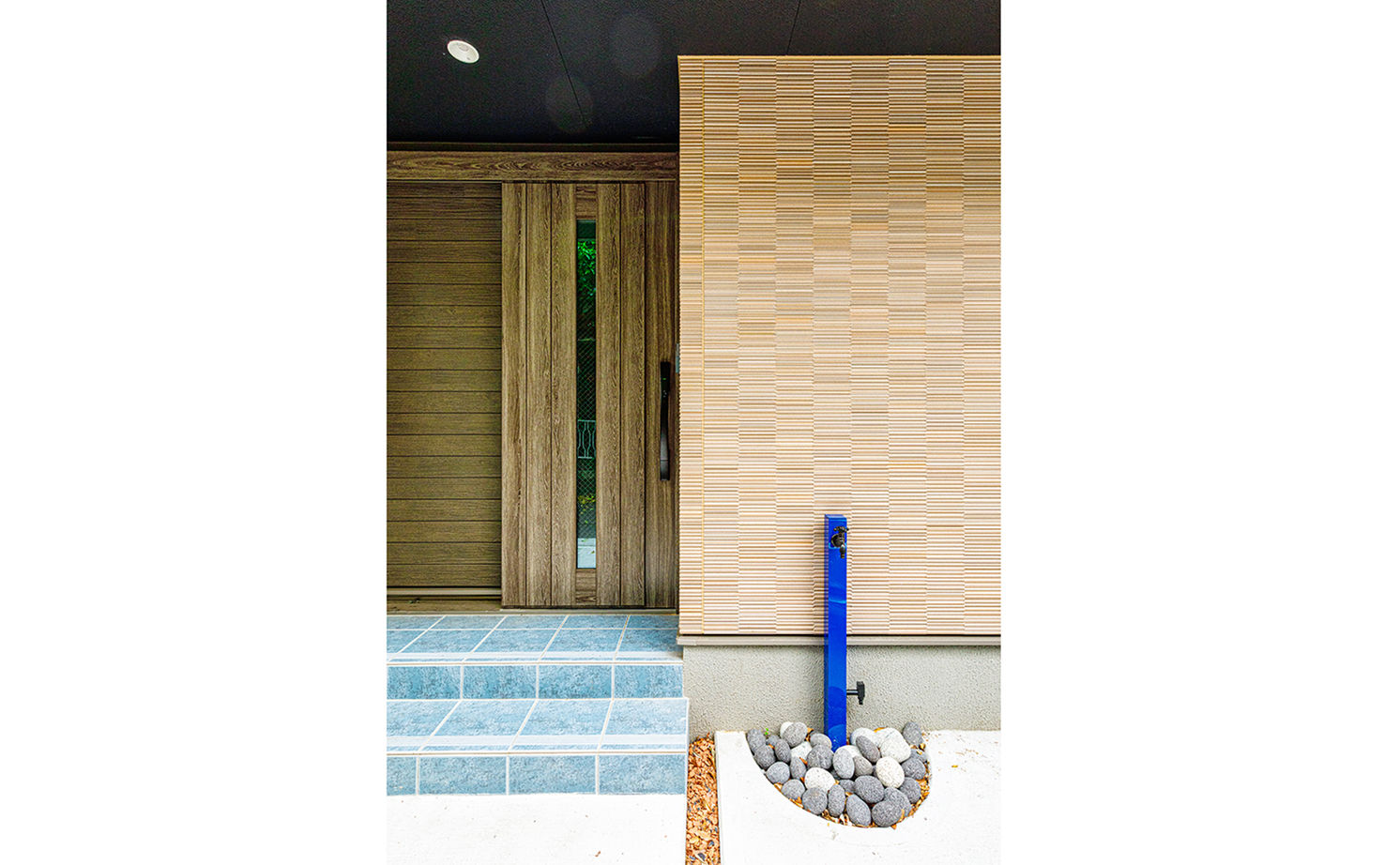 トーヨー冨士工 【2000万円台/30.5坪/3階建て/吹き抜け/間取り図あり】 梁と照明で彩る空間。おしゃれで飽きのこない家の建築実例画像12