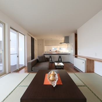 伸和建設 【2000万円台】インナーガレージ×中庭｜大人の感性を刺激する 洗練空間を“納得価格”での建築実例画像2