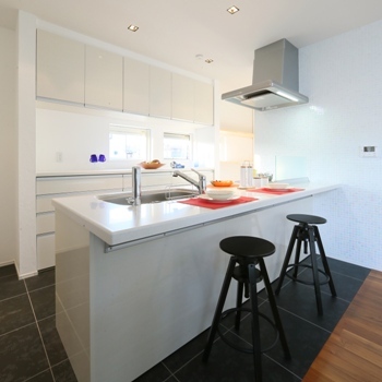 伸和建設 【2000万円台】インナーガレージ×中庭｜大人の感性を刺激する 洗練空間を“納得価格”での建築実例画像3