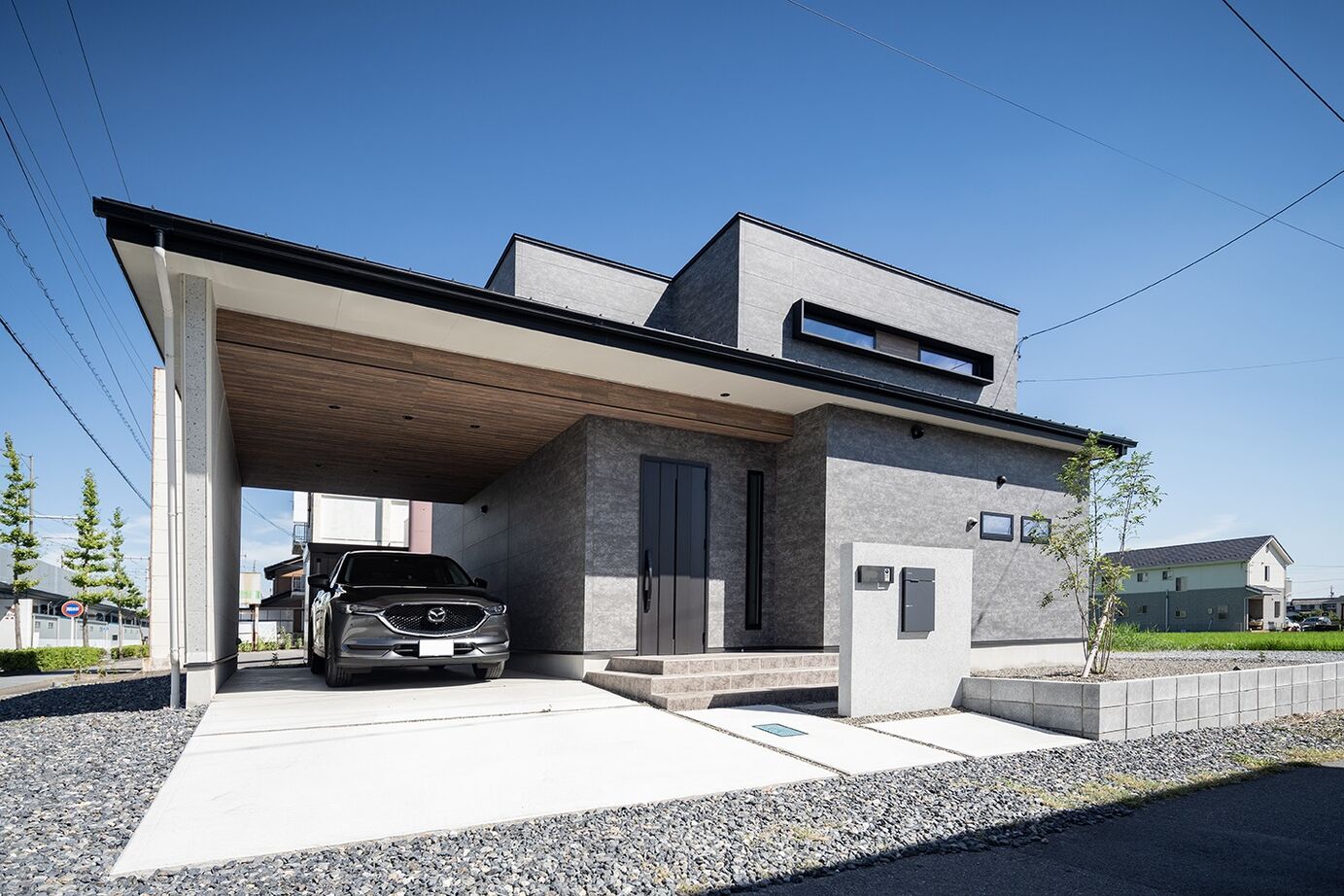 伸和建設 【2000万円台×ビルトインガレージ×収納充実】ホテルライクを詰め込んだ回遊動線が魅力的なガレージハウスの建築実例画像1