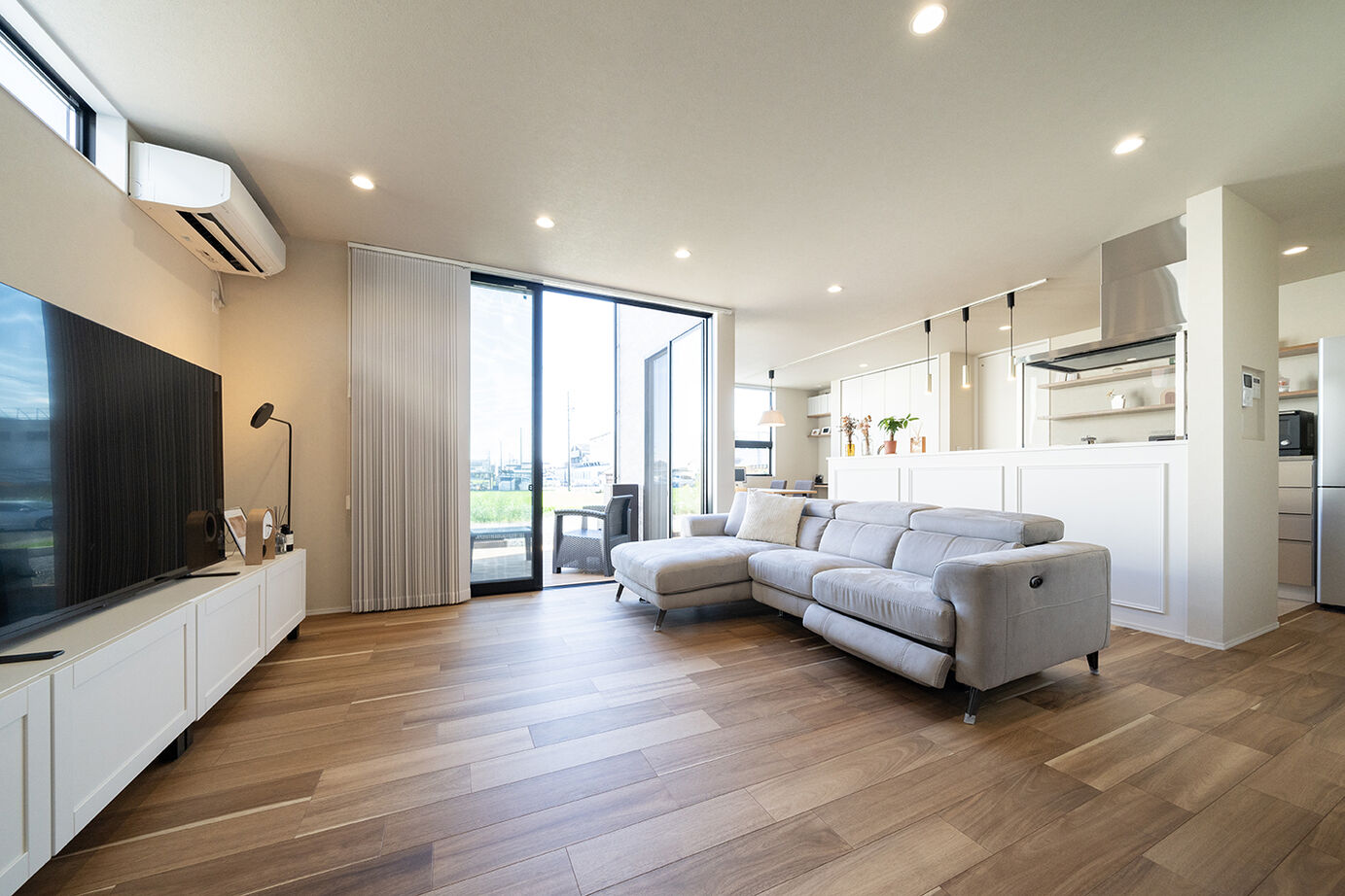 伸和建設 【2000万円台×ビルトインガレージ×収納充実】ホテルライクを詰め込んだ回遊動線が魅力的なガレージハウスの建築実例画像4