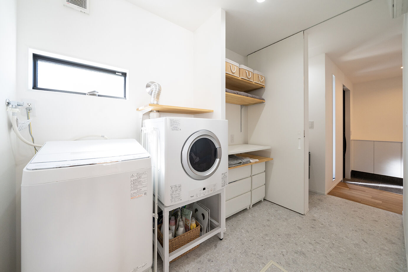 伸和建設 【2000万円台×ビルトインガレージ×収納充実】ホテルライクを詰め込んだ回遊動線が魅力的なガレージハウスの建築実例画像8