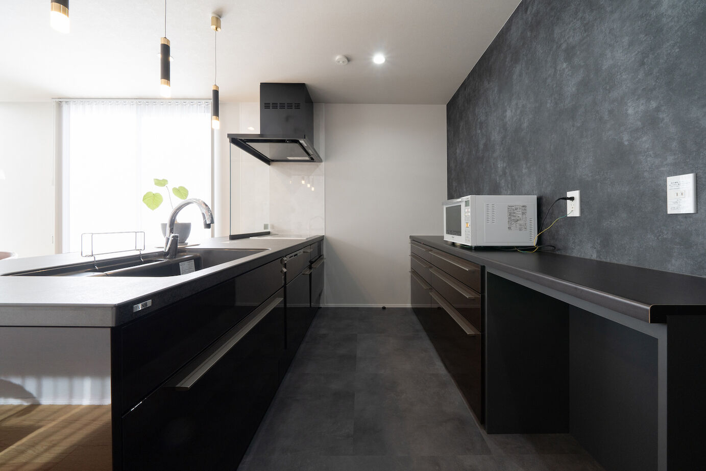 伸和建設 【2000万円台×回遊動線×ZEH住宅】大容量の収納スペース。34坪のオーバーハング×ホテルライクなお家の建築実例画像5