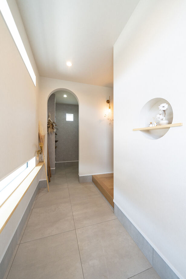 伸和建設 【2000万円台×38坪×ZEH基準以上】オシャレなのに回遊動線に優れたスタイリッシュなお家の建築実例画像2