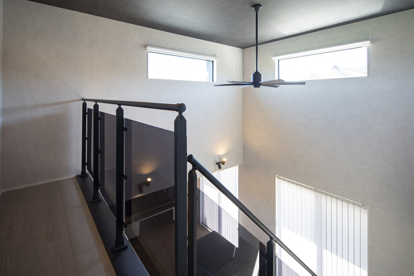 伸和建設 【3000万円台×吹き抜け×防音室】大理石の輝きが高級感を演出するラグジュアリーでホテルライクな二階建ての建築実例画像9