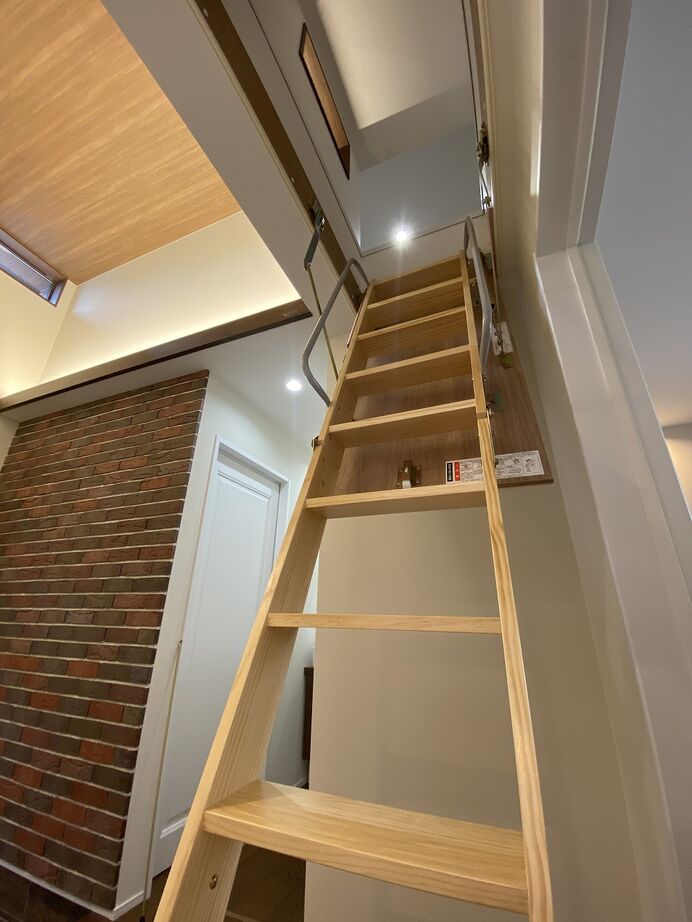 伸和建設 【本体価格2000万円台×平屋×24坪×ZEH仕様】レンガ造りが印象的な大きな庇のある平屋の建築実例画像7