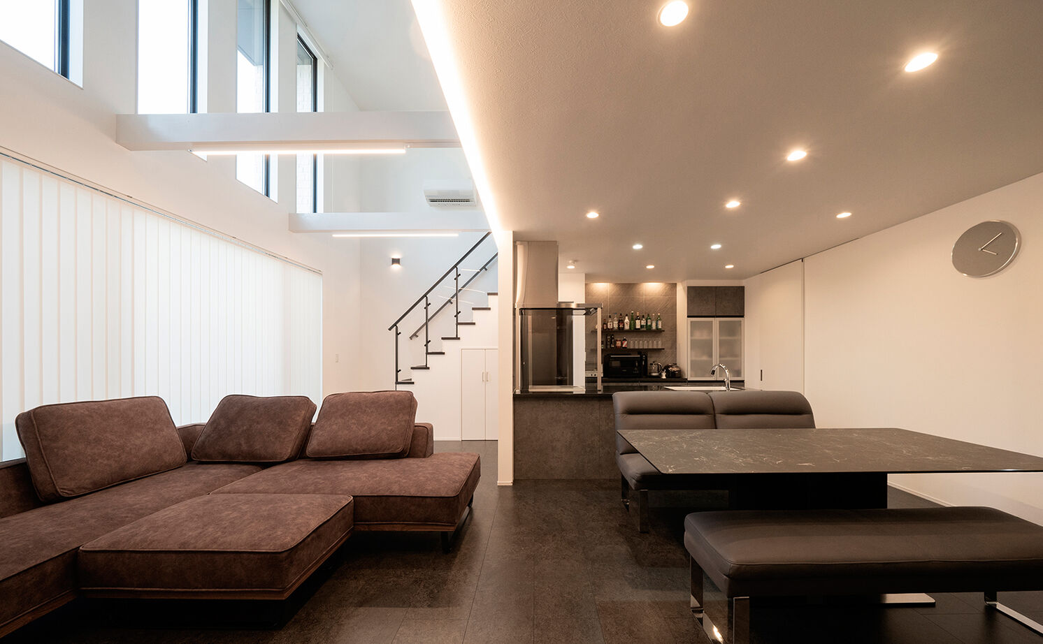 伸和建設 【岐阜県｜2000万円台｜30坪台】生活感のないシンプルモダンなデザイン×吹抜リビング×家事ラク間取りの家の建築実例画像2