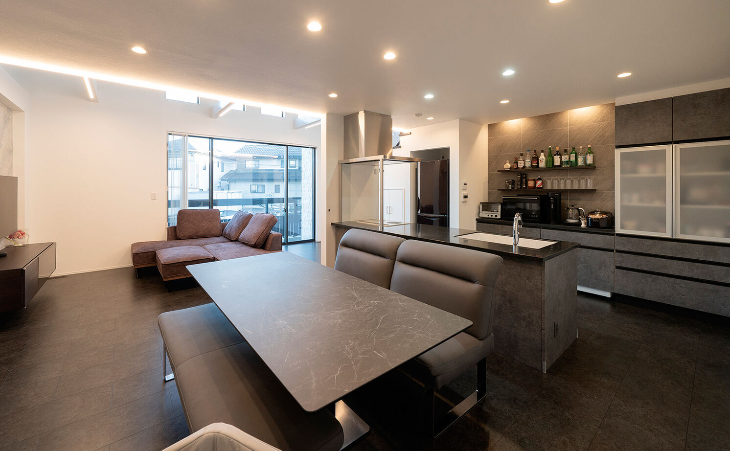 伸和建設 【岐阜県｜2000万円台｜30坪台】生活感のないシンプルモダンなデザイン×吹抜リビング×家事ラク間取りの家の建築実例画像3