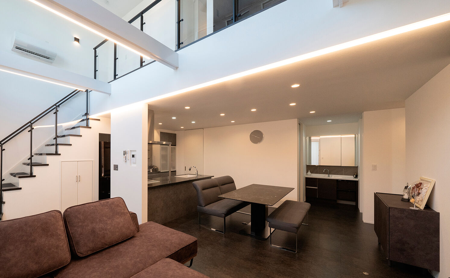 伸和建設 【岐阜県｜2000万円台｜30坪台】生活感のないシンプルモダンなデザイン×吹抜リビング×家事ラク間取りの家の建築実例画像10