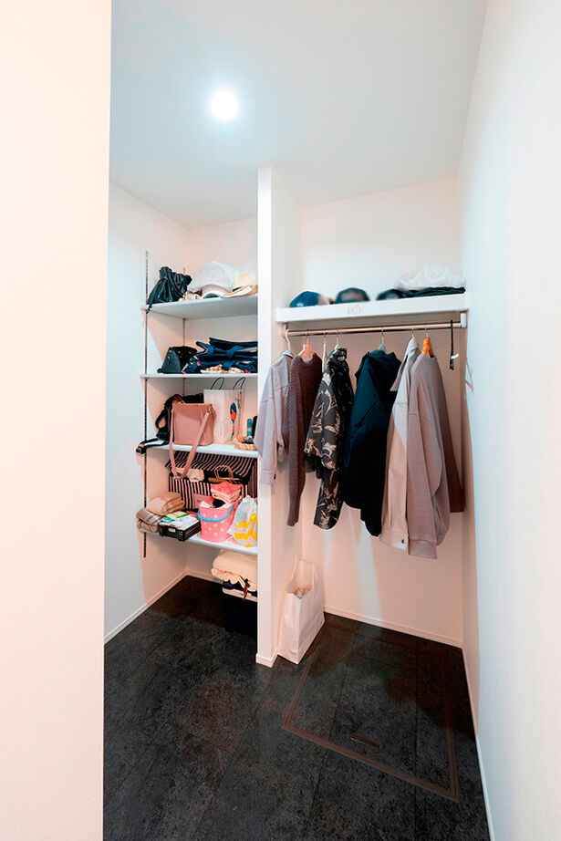 伸和建設 【岐阜県｜2000万円台｜30坪台】生活感のないシンプルモダンなデザイン×吹抜リビング×家事ラク間取りの家の建築実例画像17