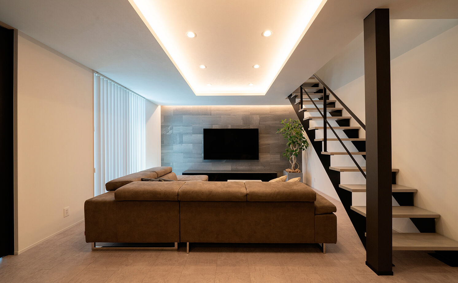 伸和建設 【岐阜県｜30坪台｜3000万円台】収納充実×家事ラク間取り。素材感で魅せるホテルライクなガレージハウスの建築実例画像2