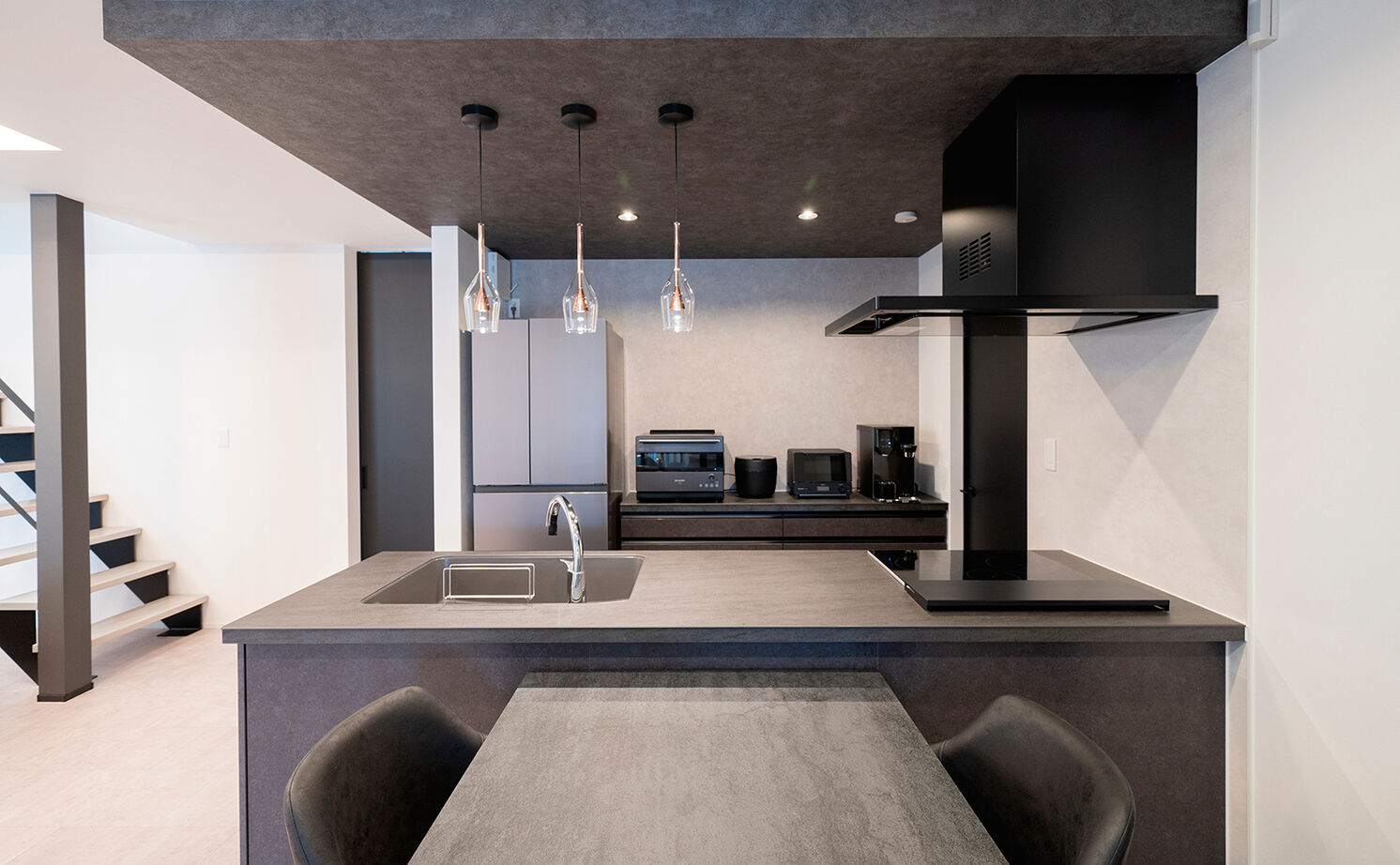 伸和建設 【岐阜県｜30坪台｜3000万円台】収納充実×家事ラク間取り。素材感で魅せるホテルライクなガレージハウスの建築実例画像4