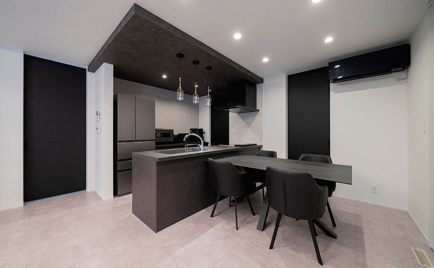 伸和建設 【岐阜県｜30坪台｜3000万円台】収納充実×家事ラク間取り。素材感で魅せるホテルライクなガレージハウスの建築実例画像10