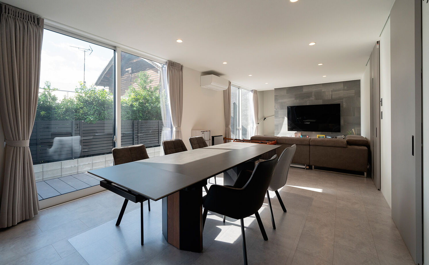 伸和建設 【愛知県｜3000万円台｜ガレージ】家事も子育てもしやすい間取りが◎。ホテルライクなガレージ付きハウスの建築実例画像2