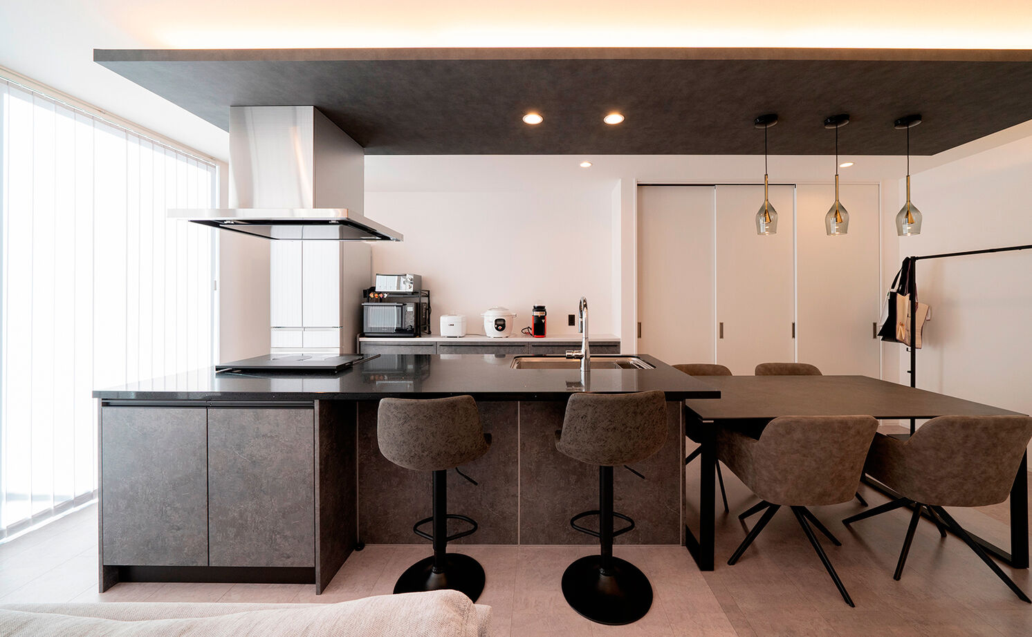 伸和建設 【岐阜県｜30坪台｜2000万円台】陽だまりのリビングで紡ぐ幸せな時間。平屋のように暮らせるモダンな家の建築実例画像3