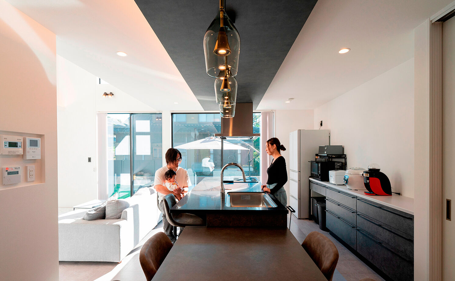 伸和建設 【岐阜県｜30坪台｜2000万円台】陽だまりのリビングで紡ぐ幸せな時間。平屋のように暮らせるモダンな家の建築実例画像4