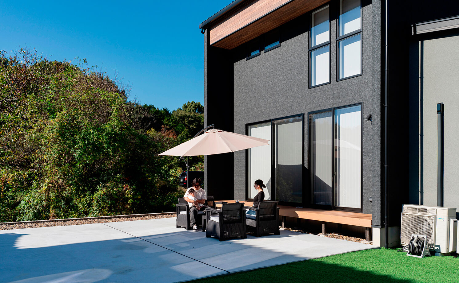 伸和建設 【岐阜県｜30坪台｜2000万円台】陽だまりのリビングで紡ぐ幸せな時間。平屋のように暮らせるモダンな家の建築実例画像5