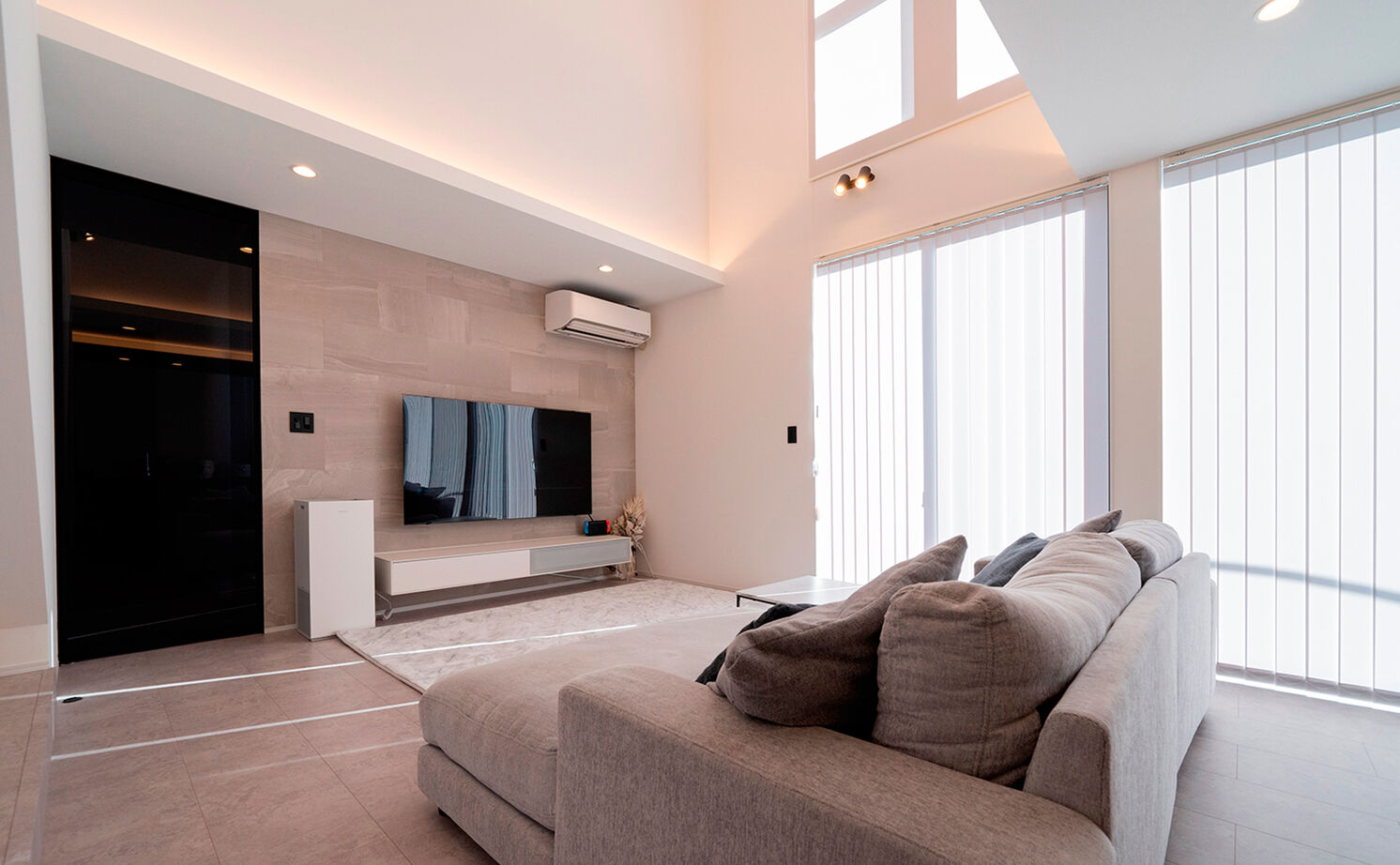 伸和建設 【岐阜県｜30坪台｜2000万円台】陽だまりのリビングで紡ぐ幸せな時間。平屋のように暮らせるモダンな家の建築実例画像6