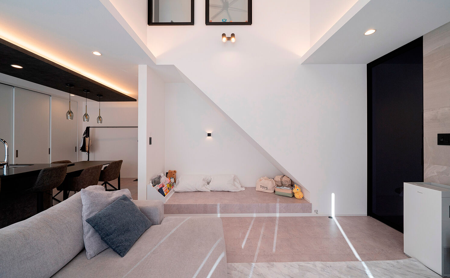 伸和建設 【岐阜県｜30坪台｜2000万円台】陽だまりのリビングで紡ぐ幸せな時間。平屋のように暮らせるモダンな家の建築実例画像7