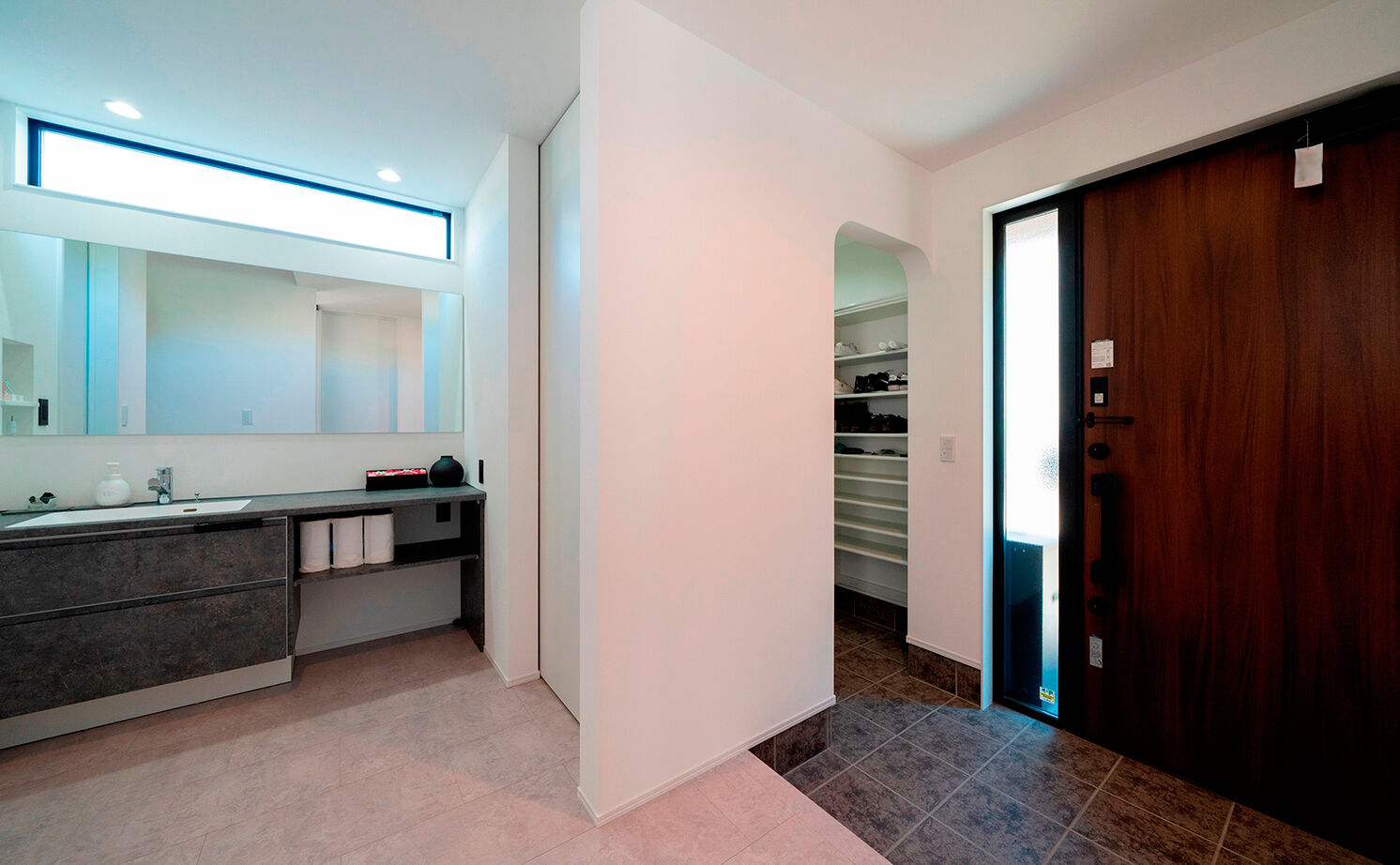 伸和建設 【岐阜県｜30坪台｜2000万円台】陽だまりのリビングで紡ぐ幸せな時間。平屋のように暮らせるモダンな家の建築実例画像8