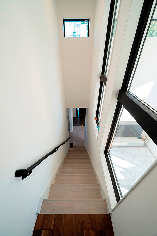 伸和建設 【岐阜県｜30坪台｜2000万円台】陽だまりのリビングで紡ぐ幸せな時間。平屋のように暮らせるモダンな家の建築実例画像12