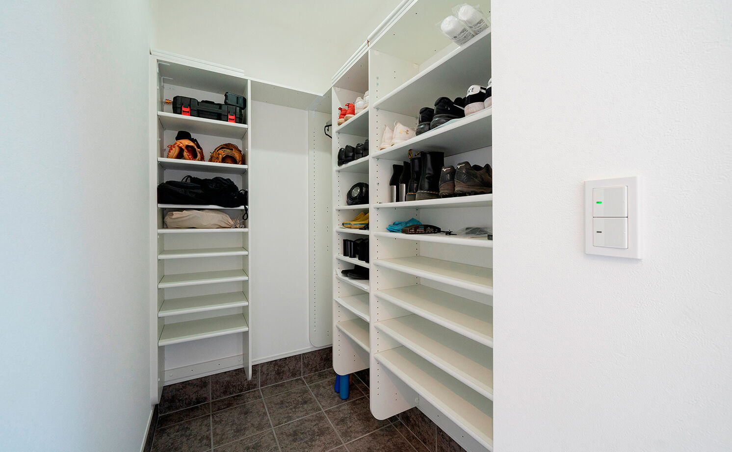 伸和建設 【岐阜県｜30坪台｜2000万円台】陽だまりのリビングで紡ぐ幸せな時間。平屋のように暮らせるモダンな家の建築実例画像14