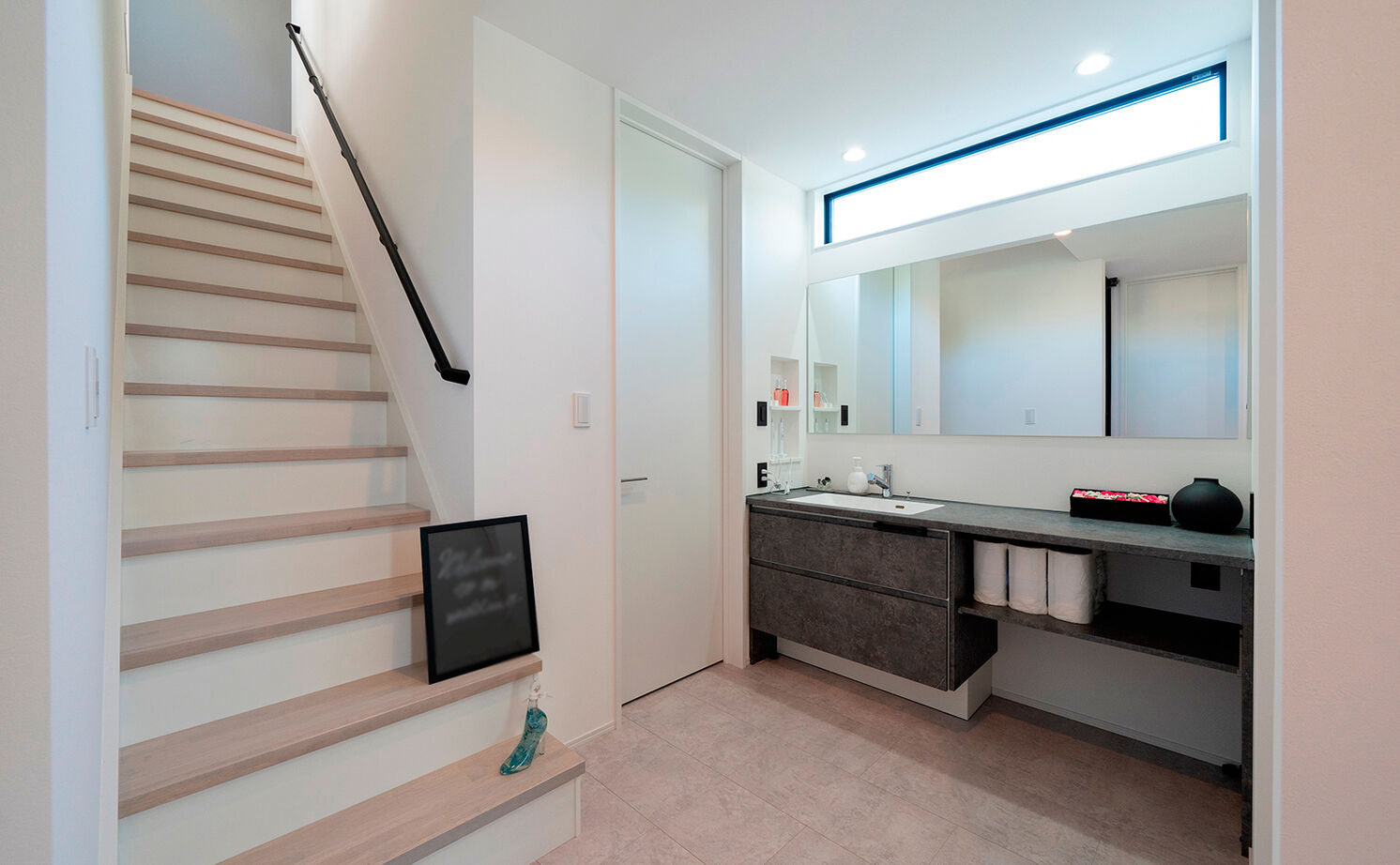 伸和建設 【岐阜県｜30坪台｜2000万円台】陽だまりのリビングで紡ぐ幸せな時間。平屋のように暮らせるモダンな家の建築実例画像15