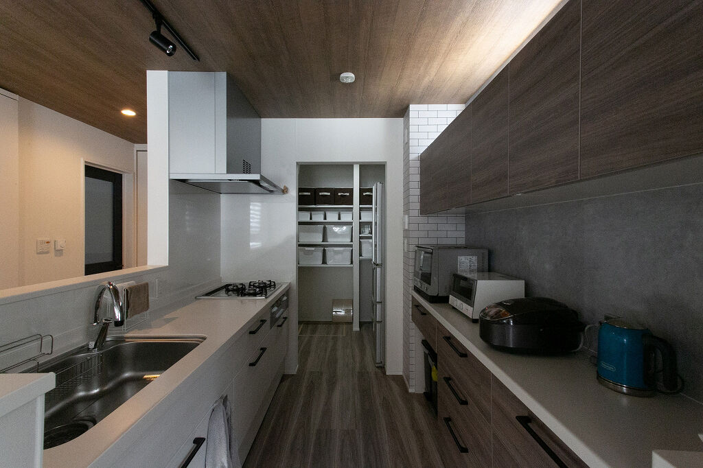 エストホーム 【2000万円台/土間スペース/２階水廻り/全室床暖房システム】モデルハウスをお手本に、理想の暮らしを実現の建築実例画像3