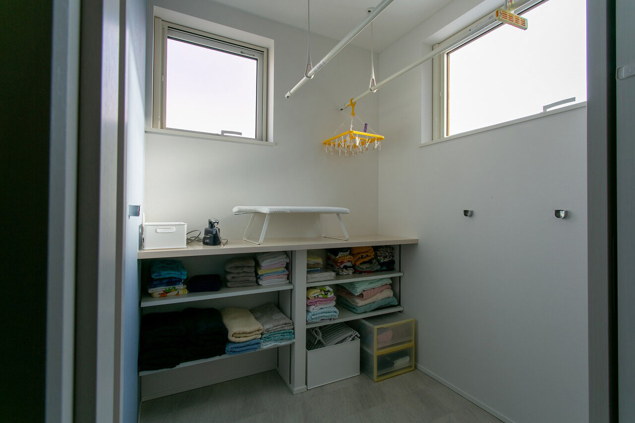 エストホーム 【2000万円台/土間スペース/２階水廻り/全室床暖房システム】開放感と温かさが魅力のオープンな高性能住宅の建築実例画像8