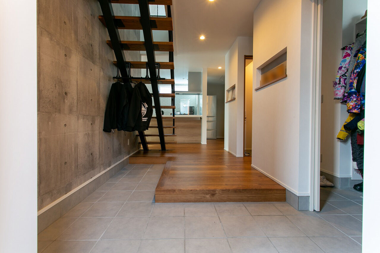 エストホーム 【2000万円台/土間スペース/２階水廻り/全室床暖房システム】開放感と温かさが魅力のオープンな高性能住宅の建築実例画像9