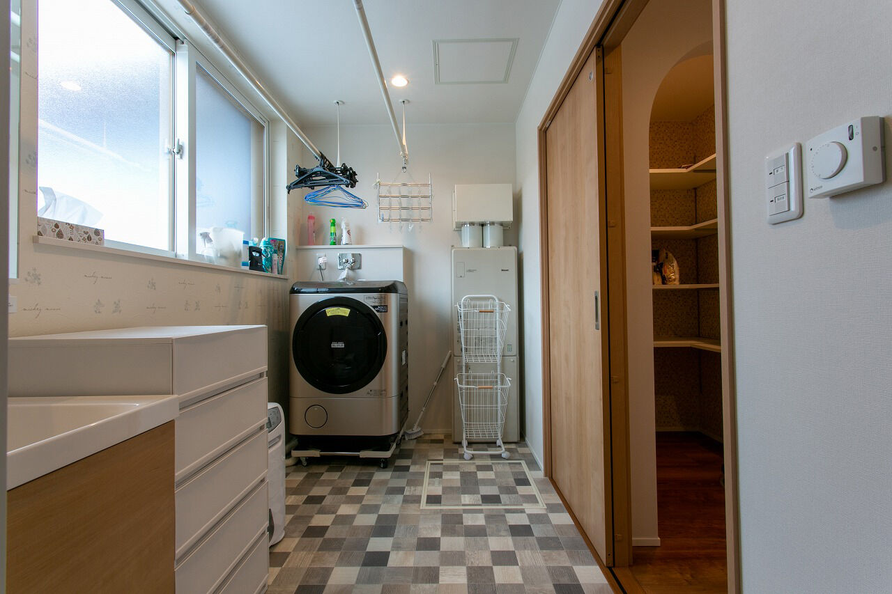 エストホーム 【2000万円台/土間スペース/２階水廻り/全室床暖房システム/３階建て】趣味も、暮らしも、諦めなかった家の建築実例画像10