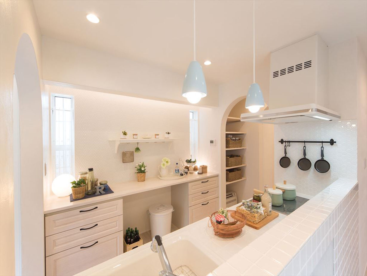 建匠 【2000万円台／吹き抜け／間取り図有】南欧風に可愛らしくデザイン。おうち時間を愉しむ住空間の建築実例画像2