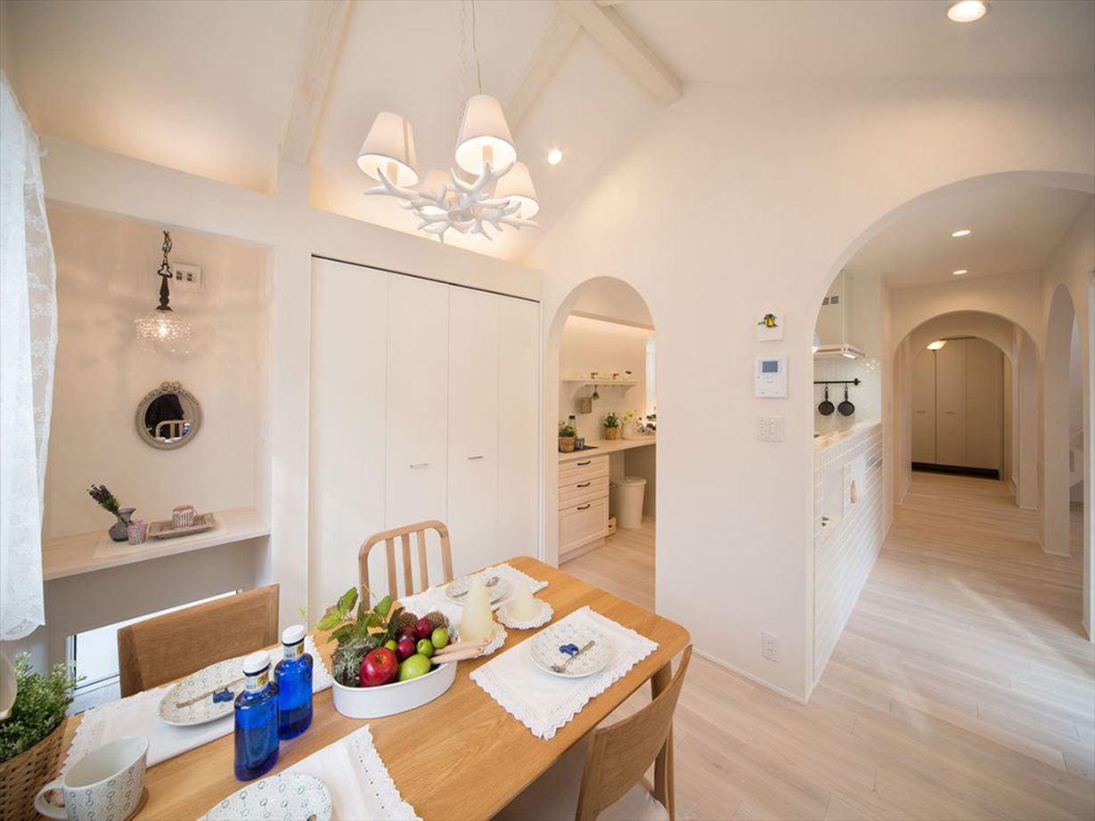 建匠 【2000万円台／吹き抜け／間取り図有】南欧風に可愛らしくデザイン。おうち時間を愉しむ住空間の建築実例画像3