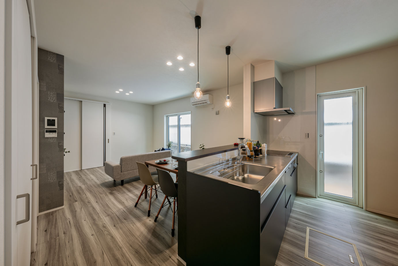 建匠 【1000万円台／平屋／間取り図有】18.7坪で叶えた快適な暮らし。収納充実とシンプルな内装が見どころの平屋の建築実例画像4