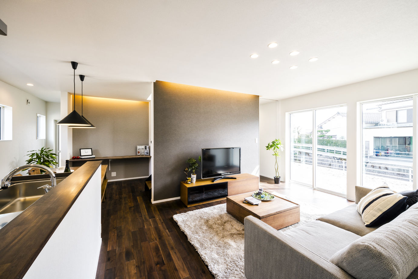 建匠 【2000万円台／ガレージハウス／間取り図有】日常を非日常に演出。インナーガレージのある美しい住まいの建築実例画像3