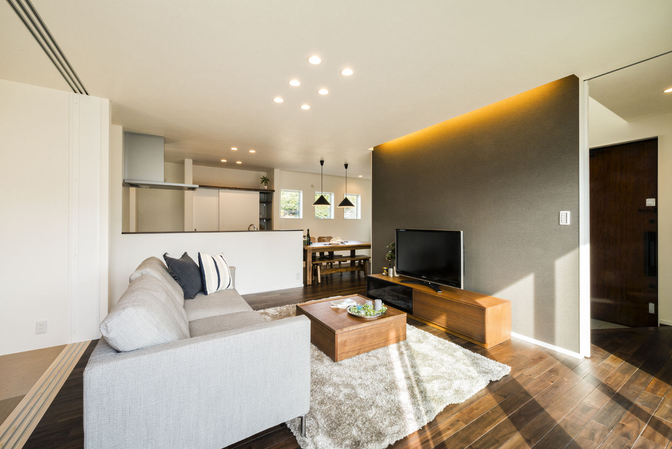 建匠 【2000万円台／ガレージハウス／間取り図有】日常を非日常に演出。インナーガレージのある美しい住まいの建築実例画像4