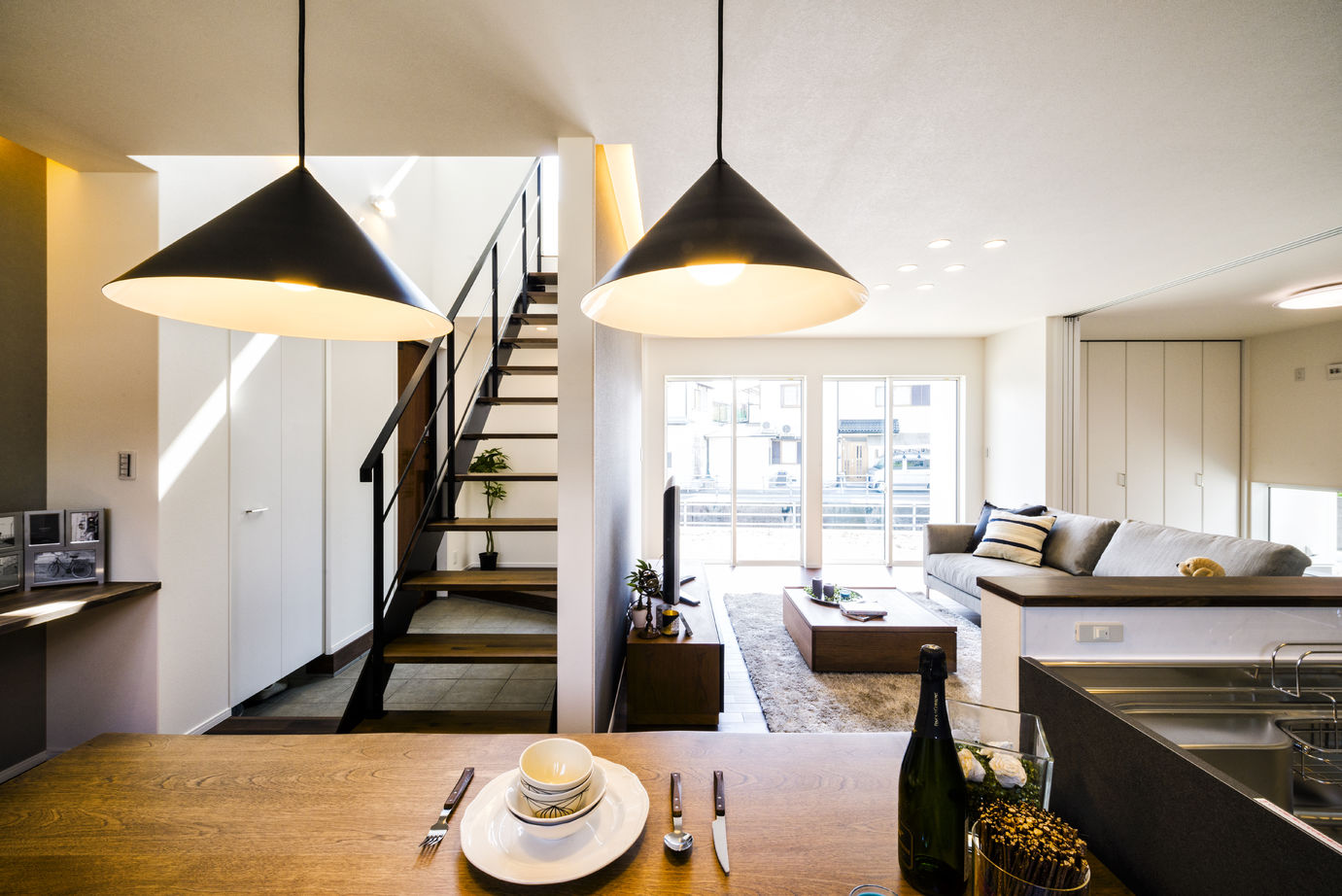 建匠 【2000万円台／ガレージハウス／間取り図有】日常を非日常に演出。インナーガレージのある美しい住まいの建築実例画像5