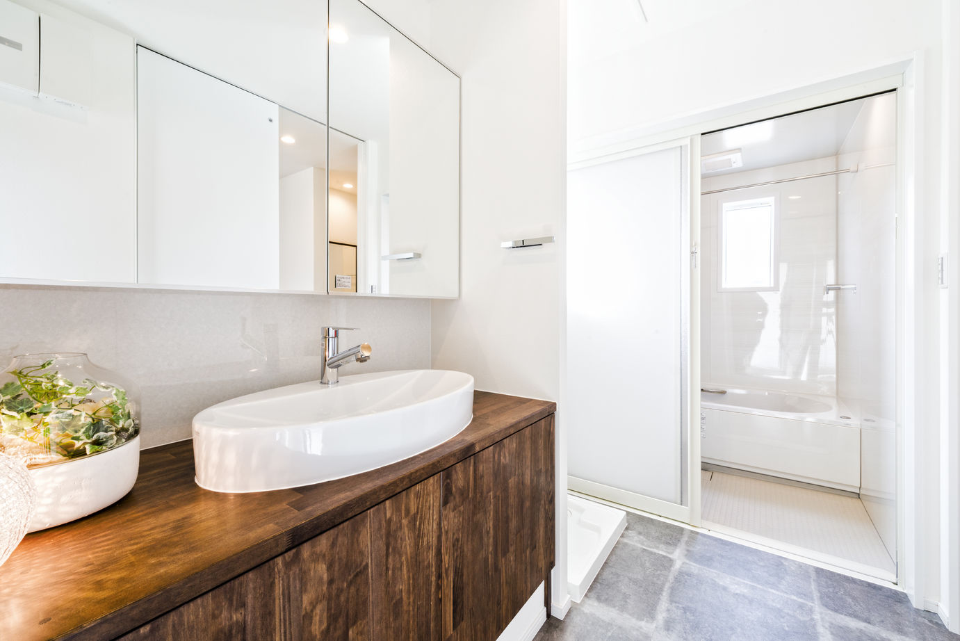 建匠 【2000万円台／ガレージハウス／間取り図有】日常を非日常に演出。インナーガレージのある美しい住まいの建築実例画像7