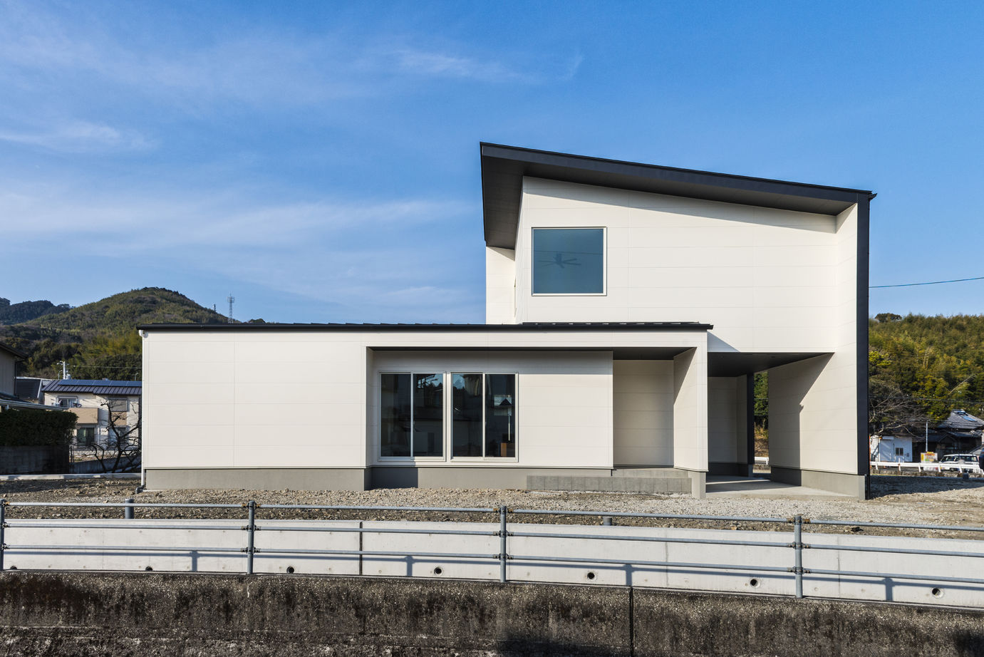 建匠 【2000万円台／ガレージハウス／間取り図有】日常を非日常に演出。インナーガレージのある美しい住まいの建築実例画像10