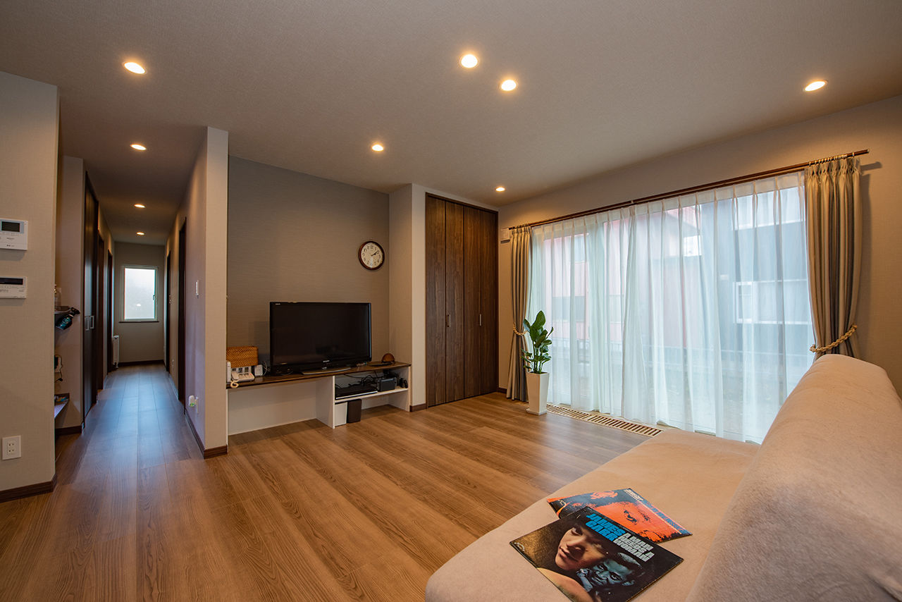 シロクマホーム 【平屋/夫婦＋カメ/32坪】将来の暮らしやすさを考えた、夫婦ふたりの平屋。床はフラット、ドアは引き戸にの建築実例画像2