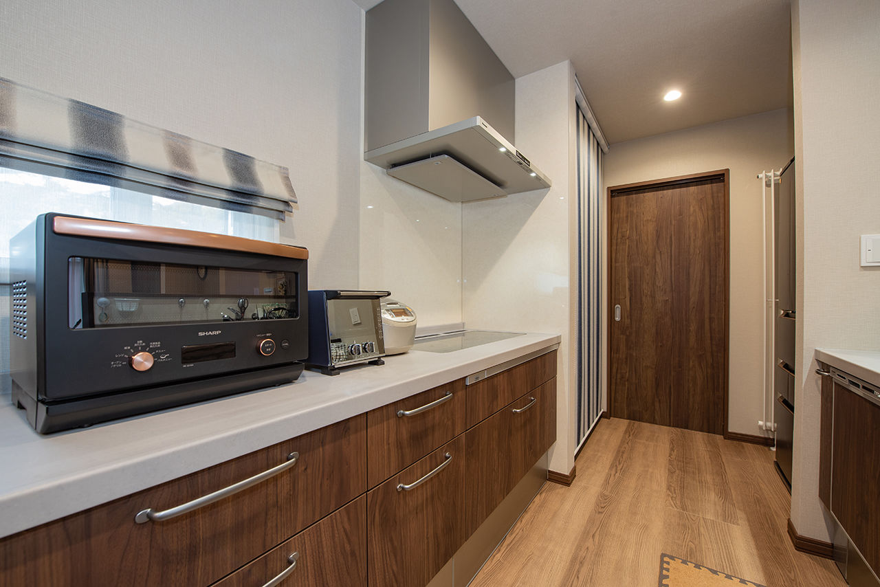 シロクマホーム 【平屋/夫婦＋カメ/32坪】将来の暮らしやすさを考えた、夫婦ふたりの平屋。床はフラット、ドアは引き戸にの建築実例画像3