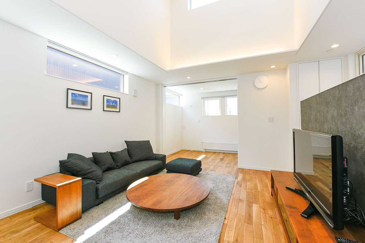 シロクマホーム 【夫婦＋子ども3人/延床32坪】狭小地（36坪）でも陽当たり良好な工夫満載。2階リビングのおうちの建築実例画像5