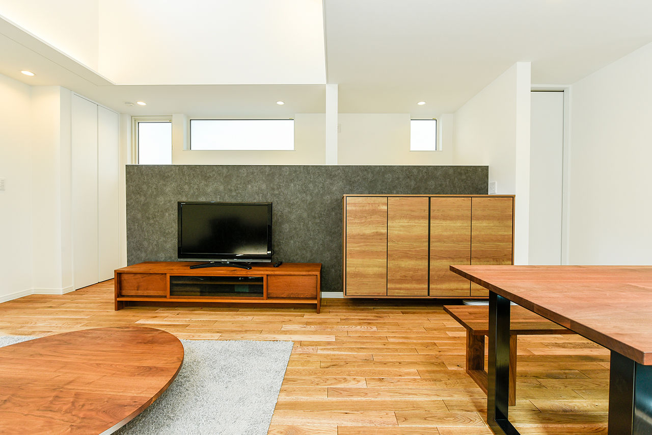 シロクマホーム 【夫婦＋子ども3人/延床32坪】狭小地（36坪）でも陽当たり良好な工夫満載。2階リビングのおうちの建築実例画像9