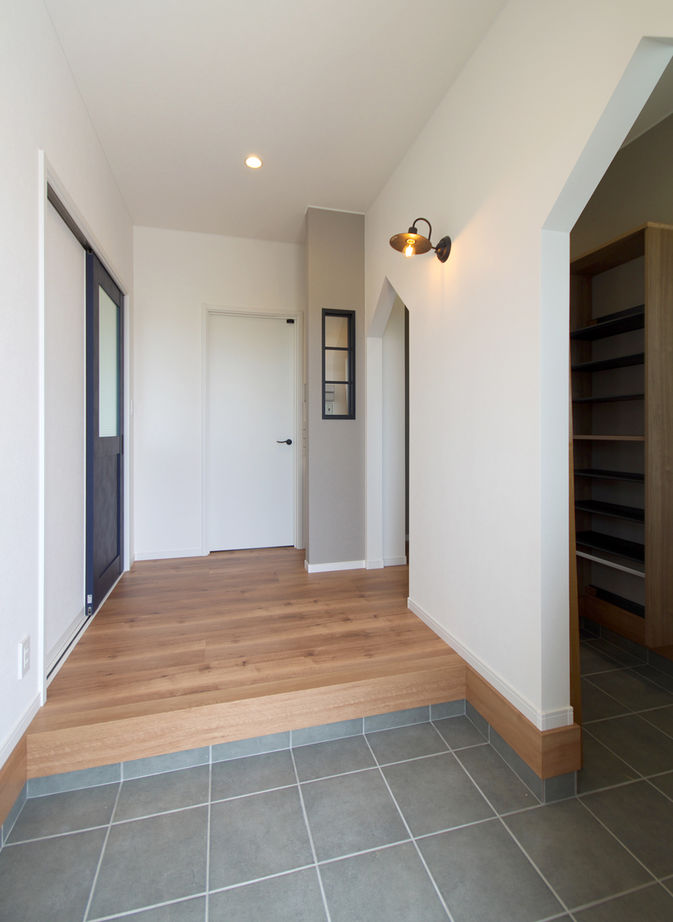 ケンコーホーム 【大村市/40代/5LDK】住宅街の中にあっても一段と映えるドーマー窓のある家の建築実例画像2