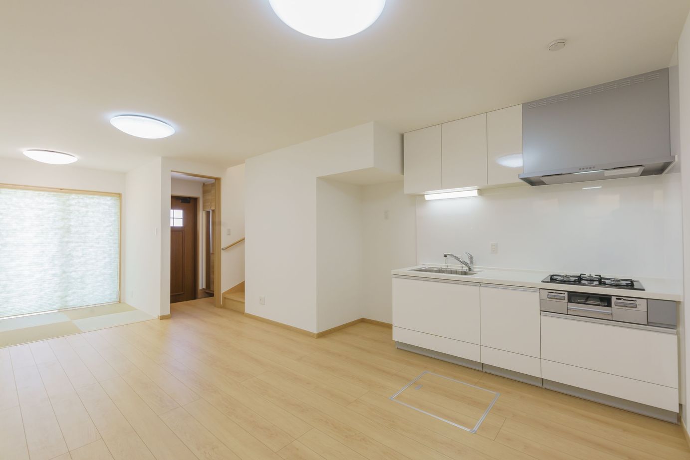 タツノコホーム 【明石市×1000万円以内×狭小×車２台×約20坪】水回りを工夫してリビングに大空間を実現した家┃駐車場つきの建築実例画像3